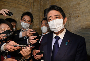 眼看安倍再次谋求当首相 曾忠心不二的菅义伟出
