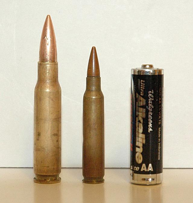 图1 7.62和5.56毫米弹药对比