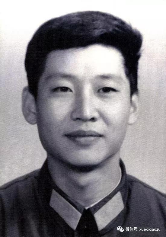 1979年，在中央军委办公厅工作时的习近平