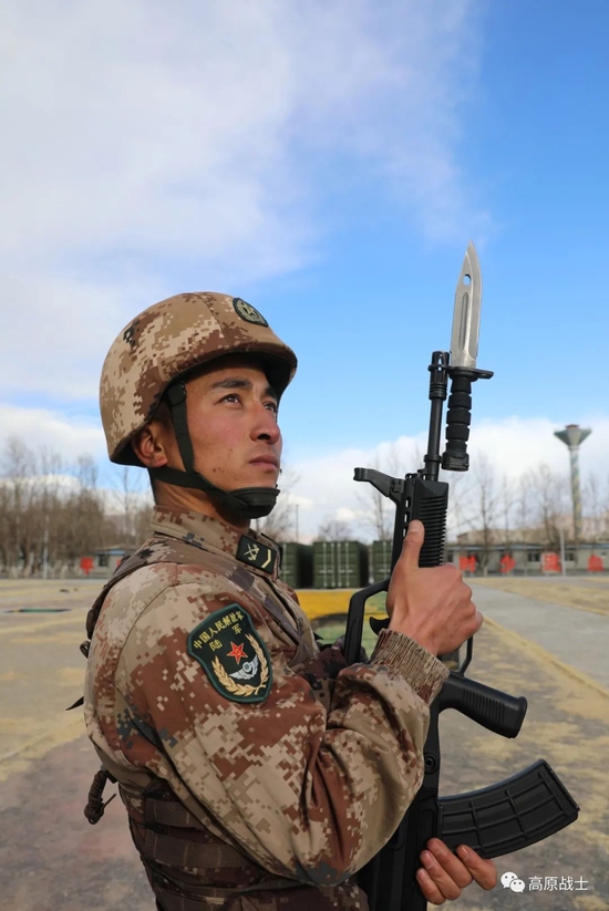 尽展育人强军情破17项技术难题,彰显攻关报国志利剑出鞘,用弹道书写