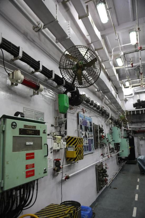 使用老电风扇的印度海军