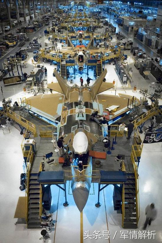 我歼20量产让美军想重新生产f22 成本过高只能靠f35