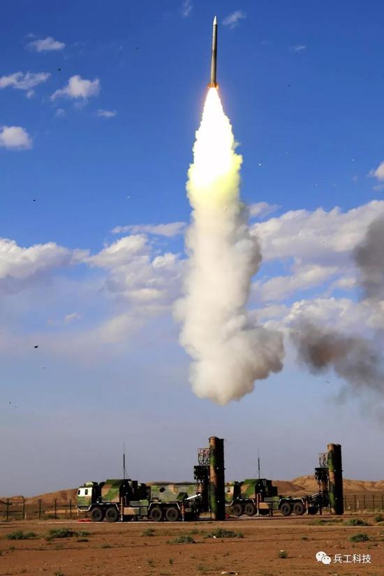 图注:我国自研的红旗-9导弹发射