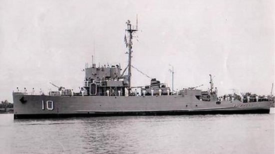 两艘037型猎潜舰直接将此前还在我舰僵持不下的四艘南越海军军舰吓跑