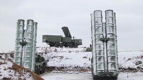 S-400“凯旋”防空导弹队已在克里米亚进行战斗任务