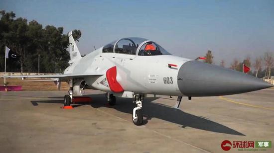 枭龙战机又传喜讯!巴基斯坦空军接装8架双座型