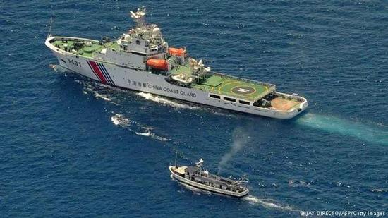 我海警扔袋洗衣粉被喷"暴力执法" 相比各国已经太温柔