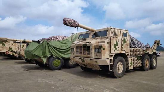 中国新型155车载炮抵达珠海机场将参加珠海航展图
