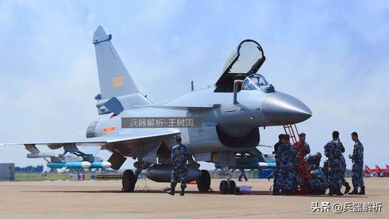 中国苏27退出一线作战部队 歼16接力空战能力