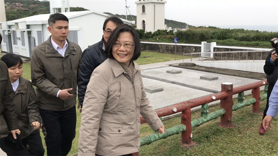 被记者问到此事时,蔡英文“笑而不语”扭头就走 图源:中时电子报