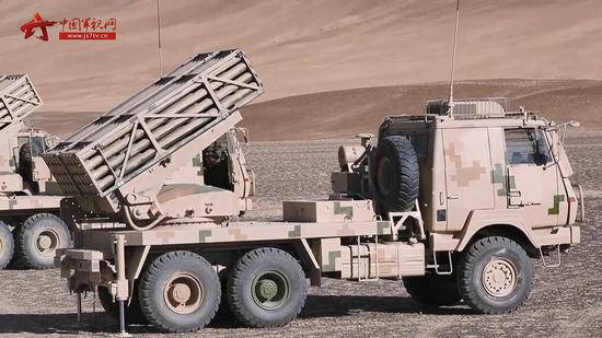 红旗-17a,122毫米箱式火箭炮同时列装新疆军区