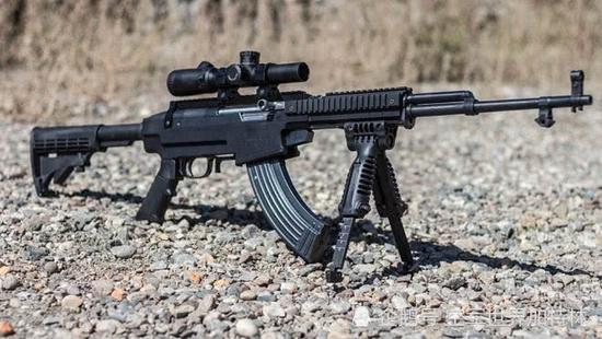 它的设计毕竟老旧了,缺乏现代突击步枪,例如西方极为流行的ar15(即m16