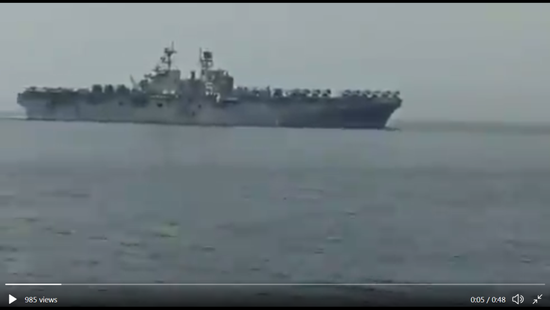 伊朗海军近距侦察美军两栖巨舰 军机堆满甲板