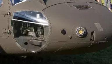 UH-60M通用直升机机鼻处有醒目的雷达与导弹迫近告警装置