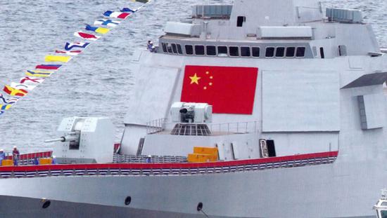 ��ǰ055����B��λ�Ͻ����ڻ����������Ŵ�ͳ�ļ�ǿ�����