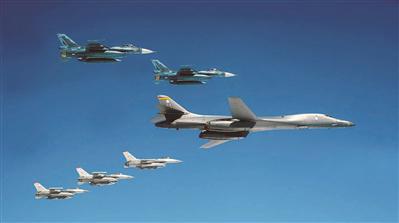 美军B-1B轰炸机赴日演练“动态武力运用”