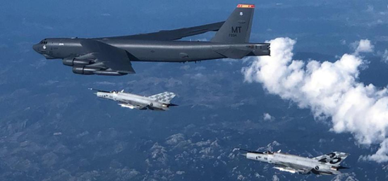 [B-52被拦截是冷战时期就上演的戏码]