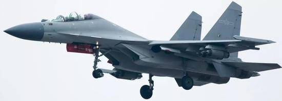 歼16挂双联火箭发射器亮相发射是否会影响隐身涂料