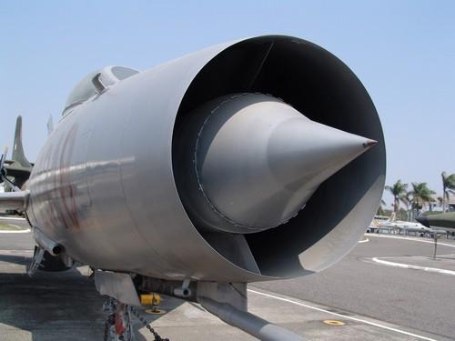 我歼7这一独特设计打造优异高速性能却影响雷达安装