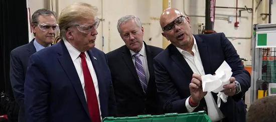 张召忠：疫情当前美国没有全力抗疫 反而还撕来