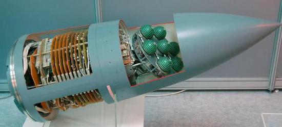 作为一款反雷达导弹，KH-31导弹的导引头确是比较差的，国产化后迅速被淘汰
