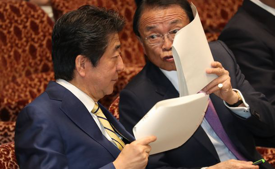 眼看安倍再次谋求当首相 曾忠心不二的菅义伟出