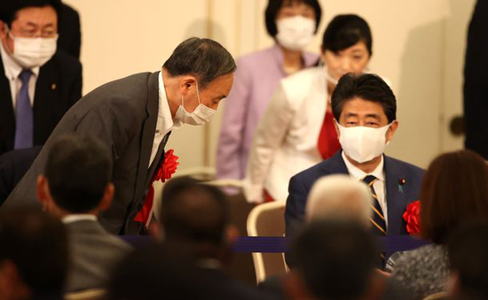 眼看安倍再次谋求当首相 曾忠心不二的菅义伟出