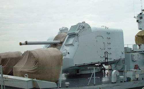 "旅大"级双联装130毫米主炮