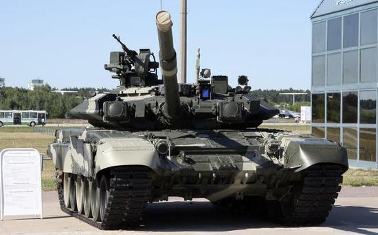 印度陆军主要作战装备为俄制T-72主战坦克、T-90主战坦克