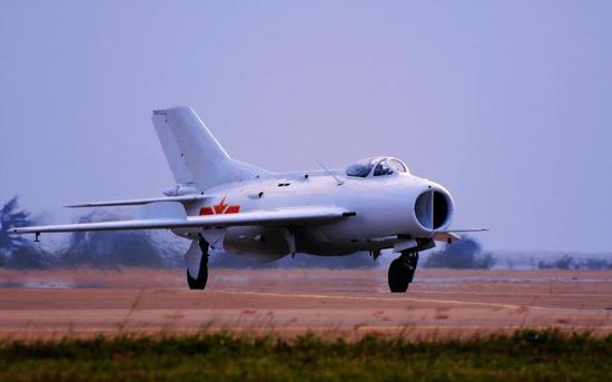 歼-6飞机是我国上世纪60年代到80年代最重要的战斗机