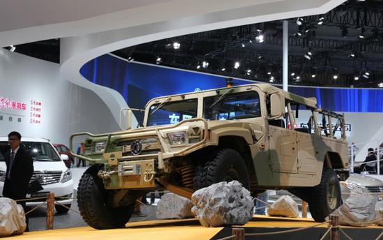 外媒：解放军驻藏部队又添一利器 装甲厚重火力