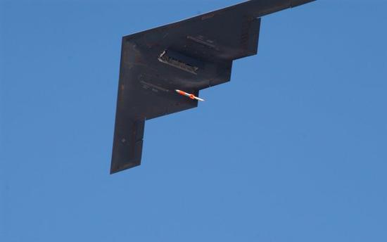 赤裸裸的核威慑？美敞篷卡车满载＂核弹＂无任