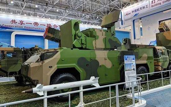 国产35毫米轮式自行高炮列装 可配导弹成阿帕