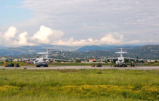 赫梅米姆空军基地