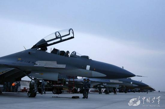 中国空军假想敌模拟谁 歼20飞行员臂章透露重要线索|中国|歼20|战机_新浪军事_新浪网