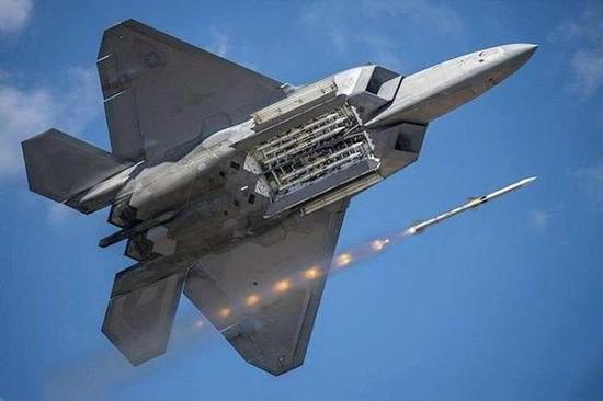 中国空空导弹远超西方空空导弹射程