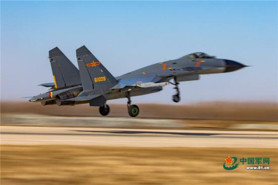 中国空军歼11B飞越4千公里赴南海岛礁 支援海军守岛|中国空军|空军|战机_新浪军事_新浪网