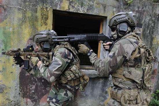 法空军特种部队招兵买马 首次直接从民间征募人员