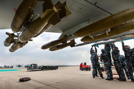 中国空军需要歼轰-7这样的"炸弹卡车"