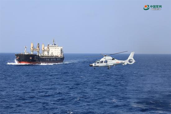 中国海军直-9c直升机演练反海盗反劫持空中侦察科目.