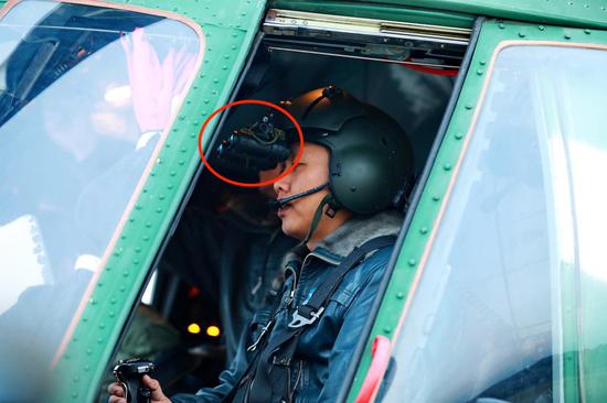 夜视仪并非新型装备,但对解放军陆军航空兵来说算"比较新"的装备.