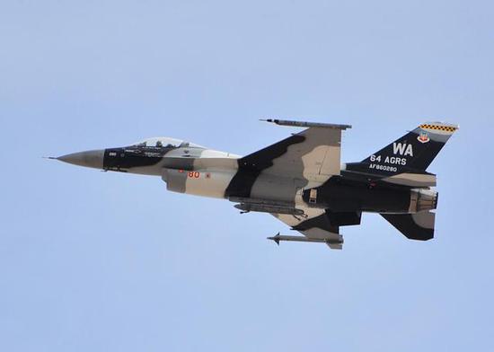 美军f16刷灰漆妄图模拟歼20 隐身水平遭批差了几条街|战机|隐身飞机