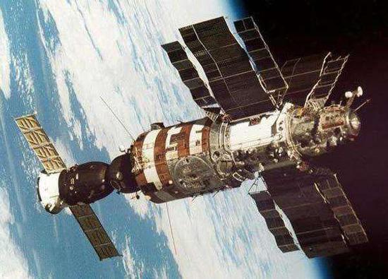 俄罗斯"礼炮"7号空间站