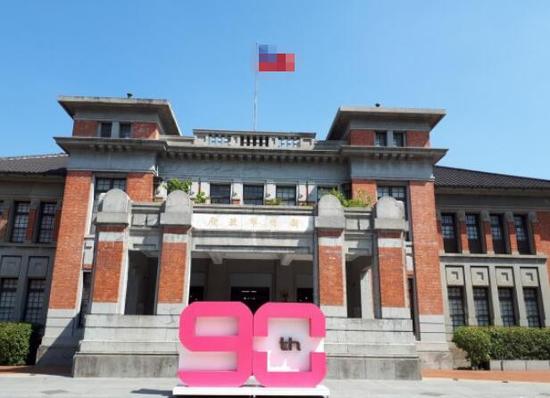 军国主义象征符号的"旭日旗"农民历,令人不禁怀疑,在林智坚市长的心中