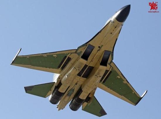 大量采用复合材料的歼-16战斗轰炸机