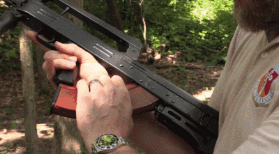 ▲完美兼容AK弹匣