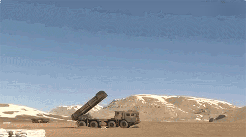 动图感受下超燃发射过程:据公开资料显示,03式300毫米远程火箭炮所