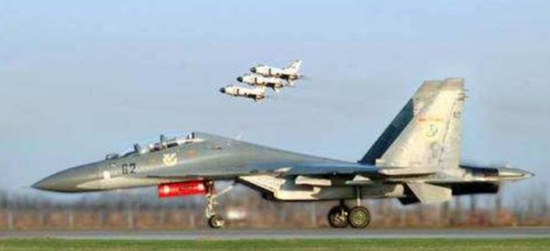 中国歼16载弹量超苏30MKK战机20% 探测距离