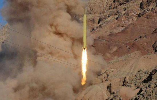 美军驻伊拉克基地一架军机被伊朗导弹摧毁