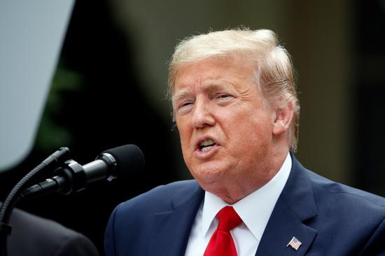 特朗普晒出三枚火箭弹 声称伊朗袭击美国证据